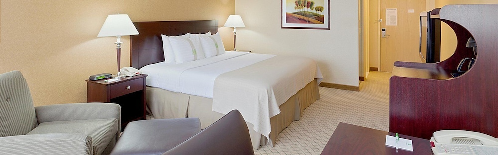 Basic Room, 1 King Bed - Photo 2