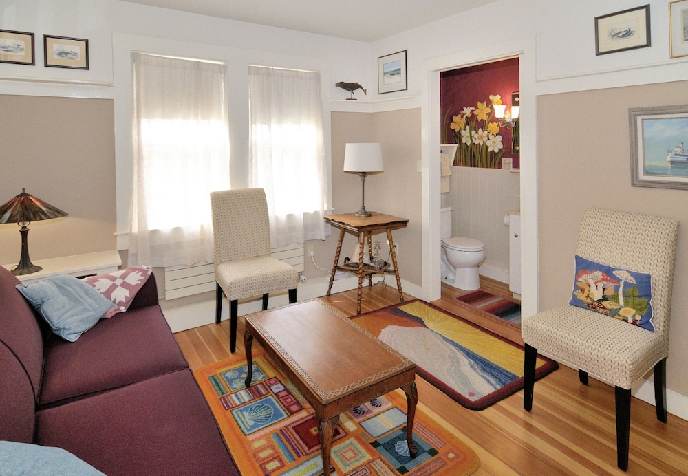 Deluxe Room, 1 King Bed with Sofa bed photo 2