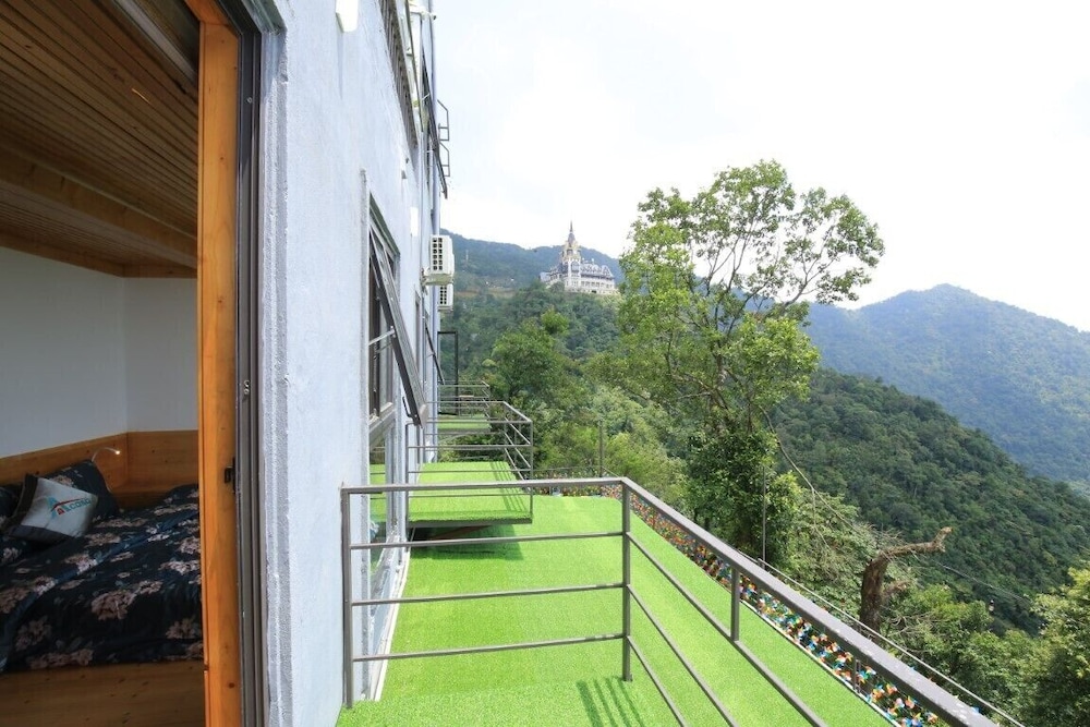 Classic Room, Multiple Beds, Balcony, Mountain View photo 2