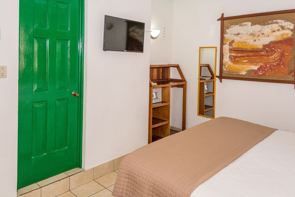 Standard Room, 1 King Bed photo 2