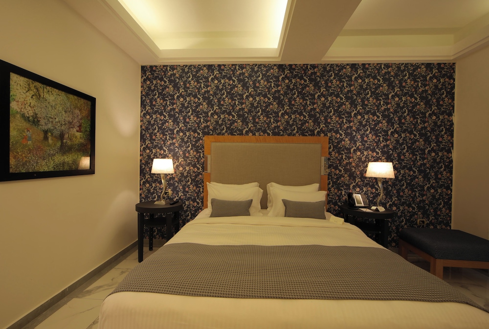 Business Suite, City View - Photo 5