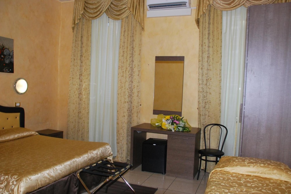Standard Triple Room - Photo 11