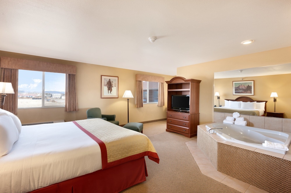 Studio Suite, 1 King Bed, Non Smoking, Pets Not Allowed (Mini Suite) photo 2