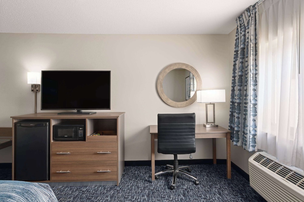 Studio Suite, 1 King Bed (Jacuzzi Tub) - Photo 2