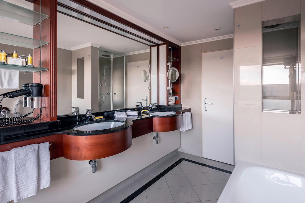 Suite, 1 Bedroom - Photo 4