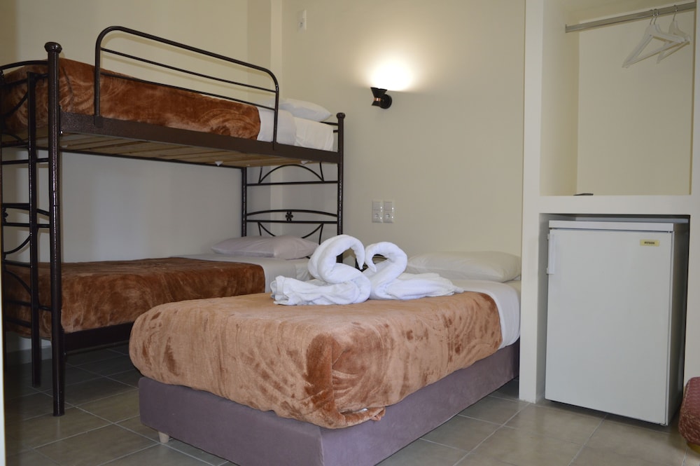 Economy Triple Room