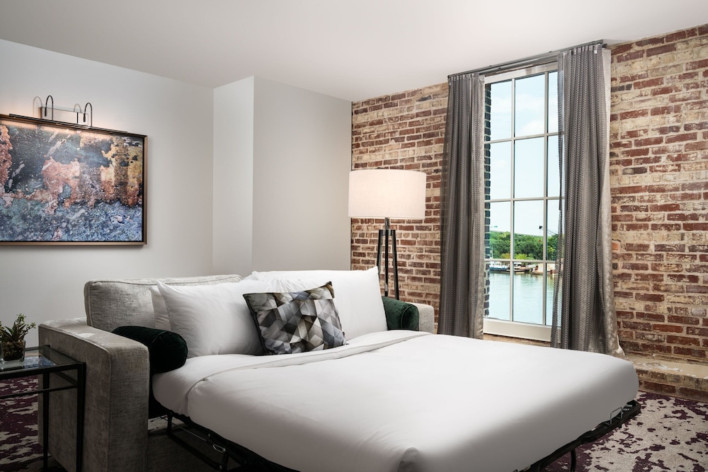 Executive Studio Suite, 1 King Bed with Sofa bed
