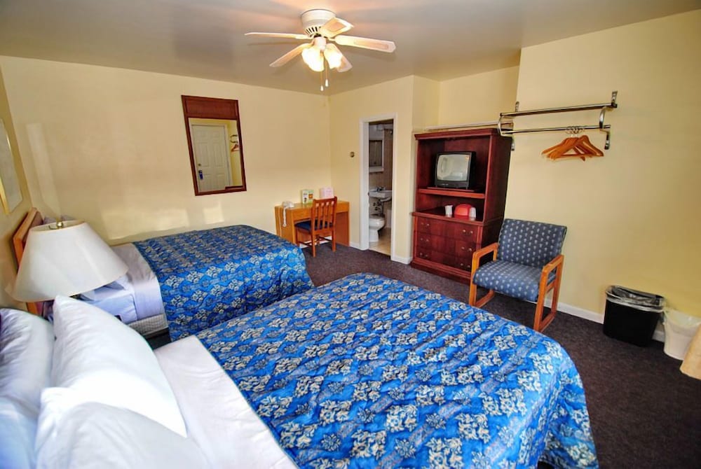 Room, 2 Double Beds photo 2