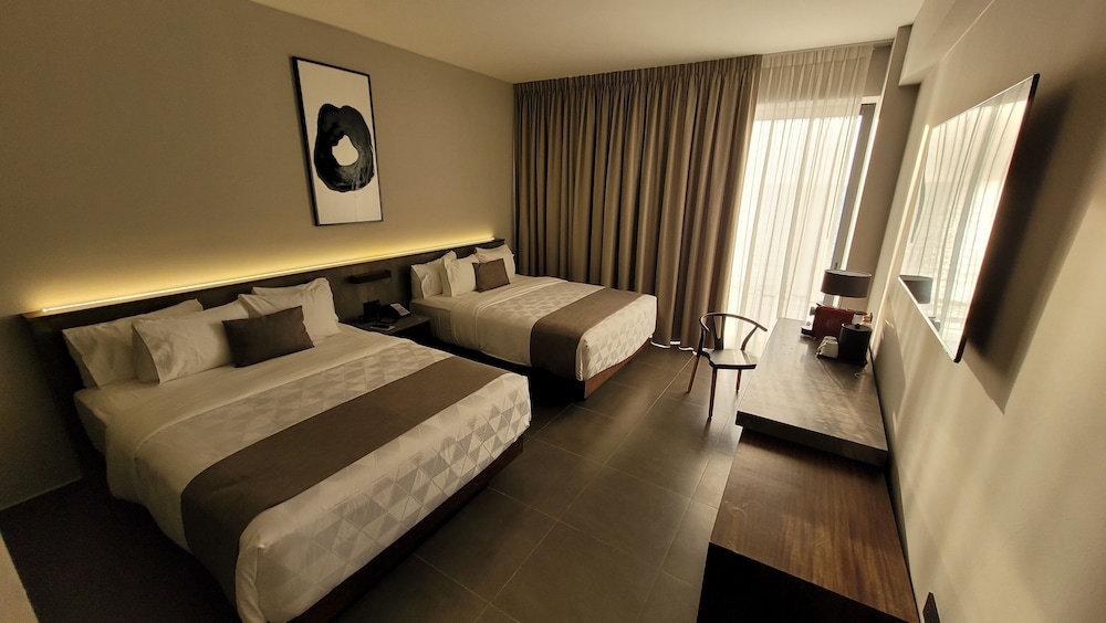 Deluxe Double Room, 2 Double Beds, City View - Photo 3