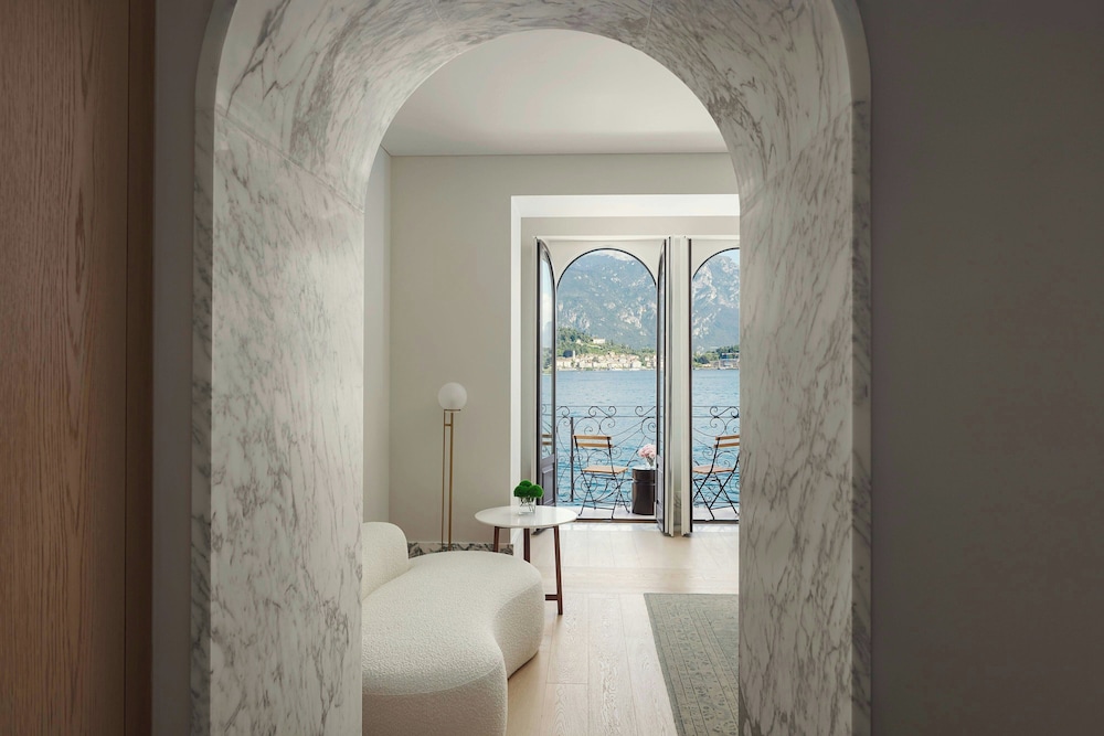Standard Room, 1 King Bed, Lake View