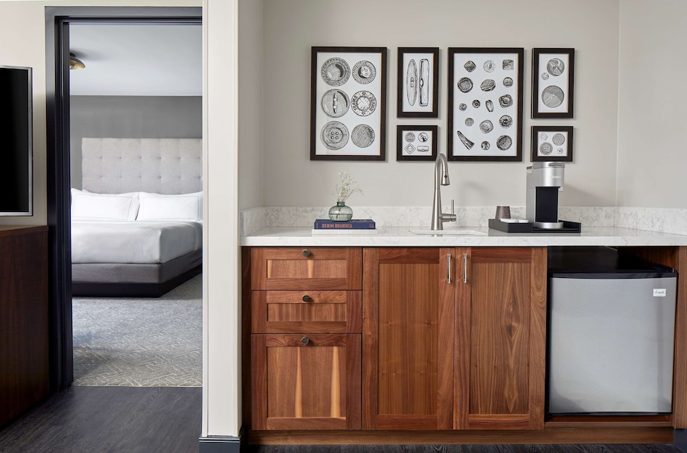 Suite, 1 Bedroom, Accessible (Hearing) - Photo 5