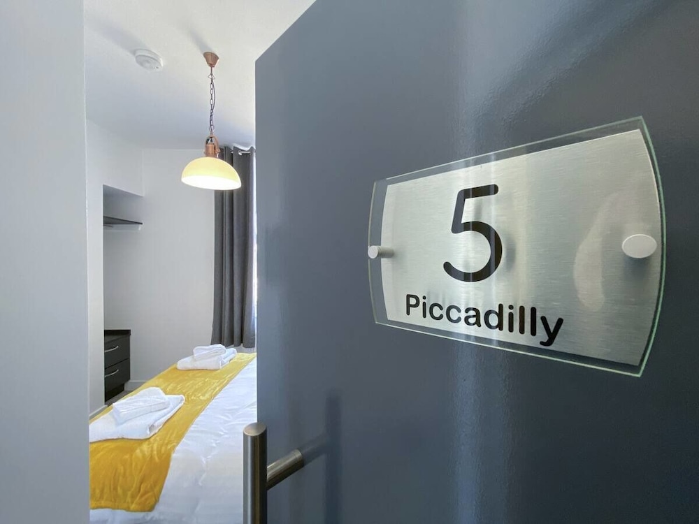 Studio (1 Bedroom)
