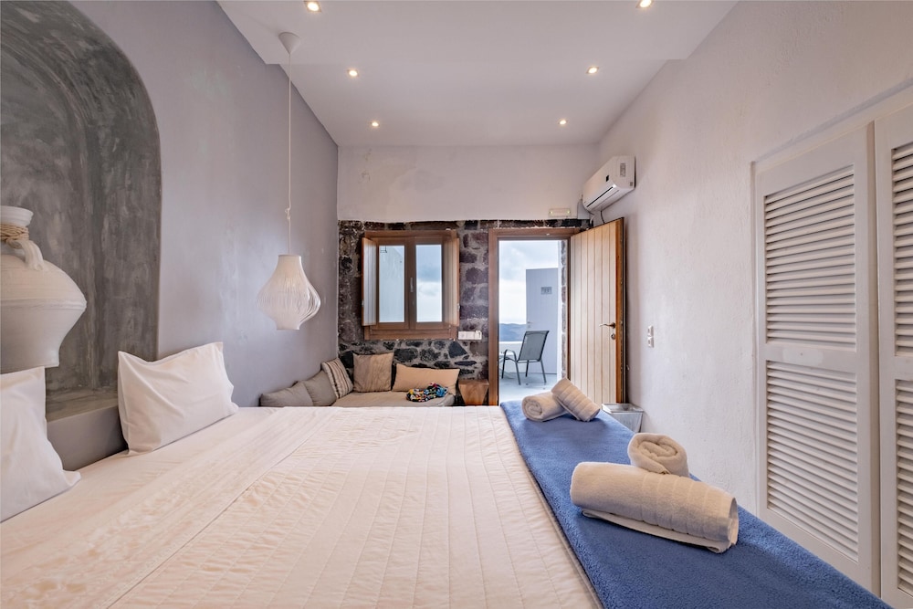 Executive Double Room (Caldera View)