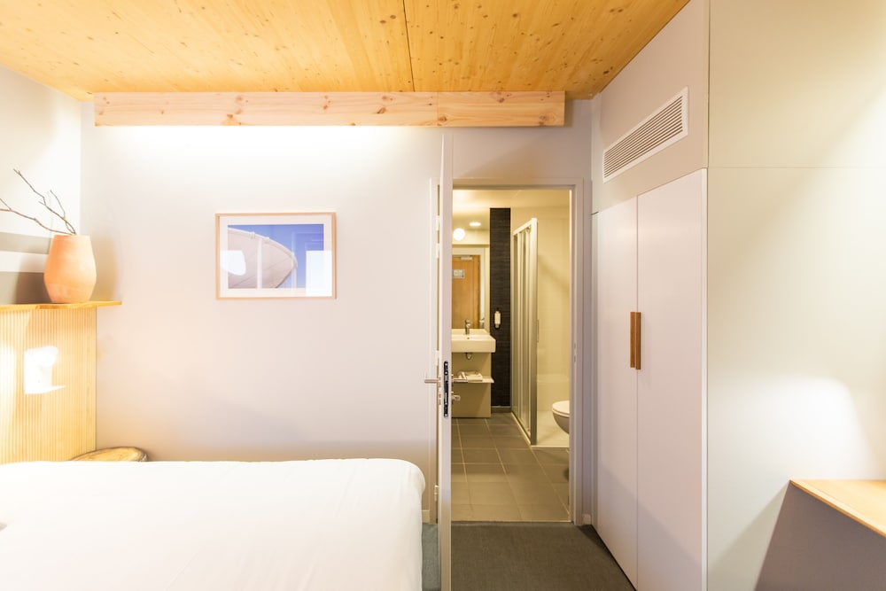 Premium Double Room - Photo 8