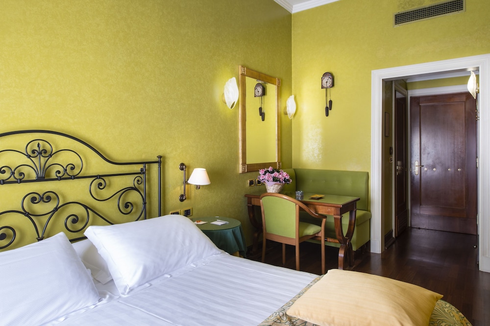 Deluxe Double or Twin Room - Photo 4
