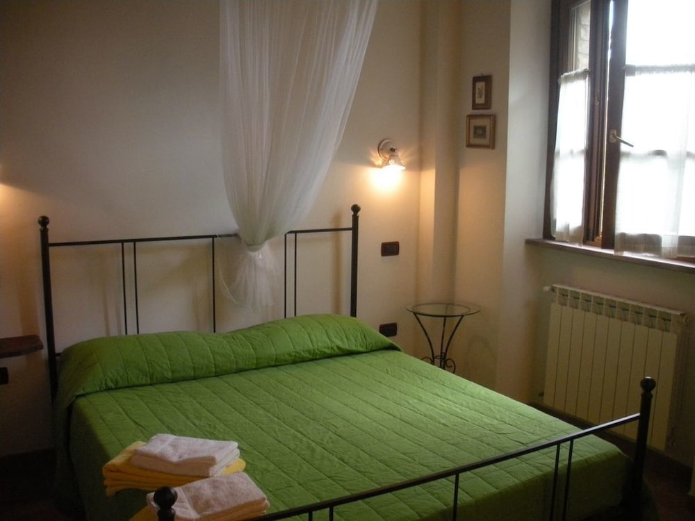 Apartment, 2 Bedrooms, Ground Floor photo 2