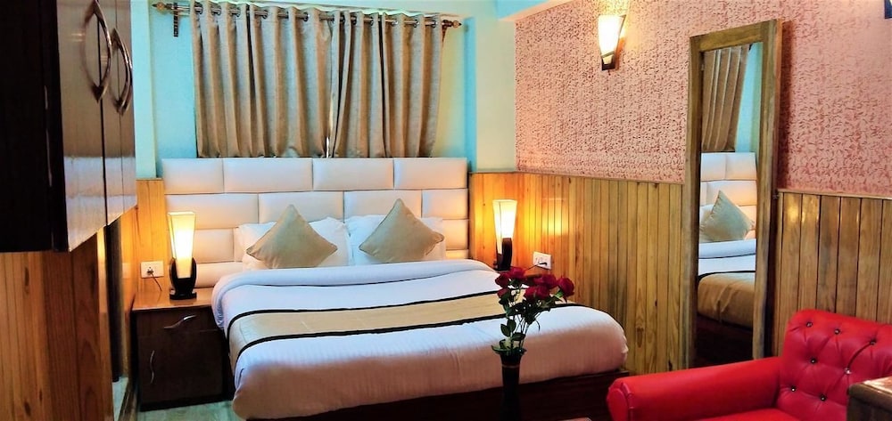 Deluxe Double Room, 1 Queen Bed With Sofa Bed, City View