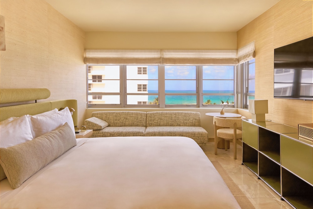Room, 1 King Bed, Balcony, Partial Ocean View - Photo 4