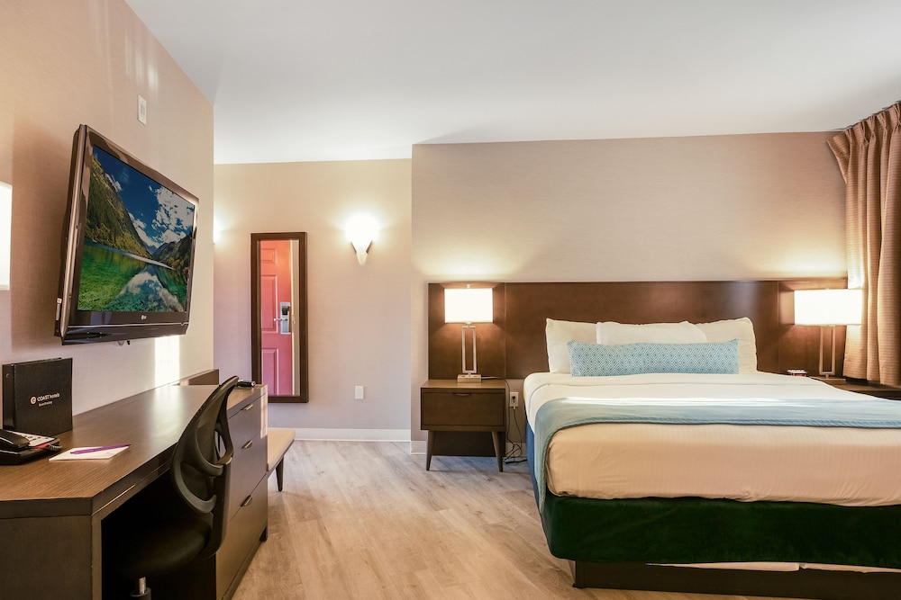 Room, 1 King Bed (Coast King) - Photo 2