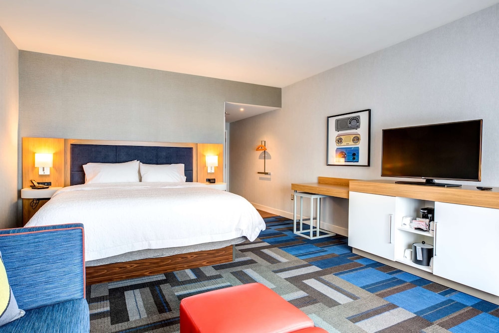 Room, 1 King Bed with Sofa bed, Accessible (Roll-In Shower)