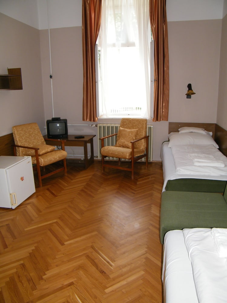 Standard Triple Room, 3 Twin Beds photo 3