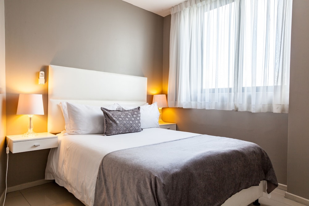 Three Bedroom Luxury Suite - 5 Sleeper (3) - Photo 3
