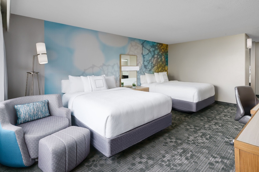 Room, 2 Queen Beds, Balcony - Photo 4