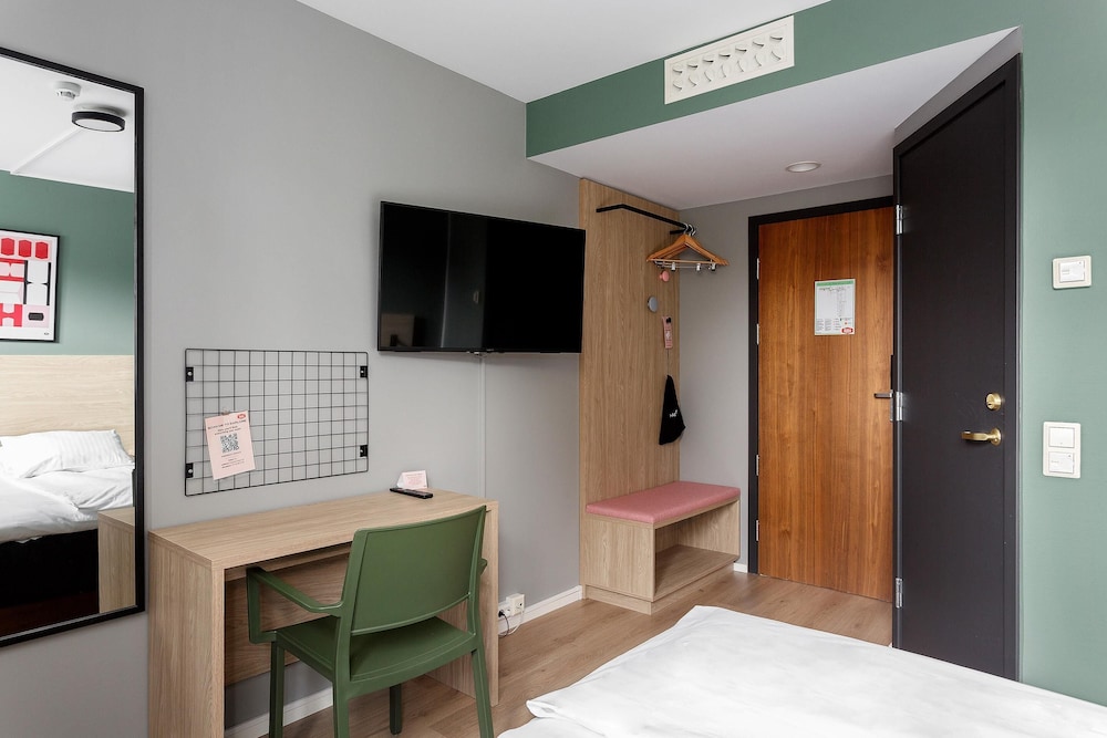 Standard Room, 1 Twin Bed, Non Smoking - Photo 3