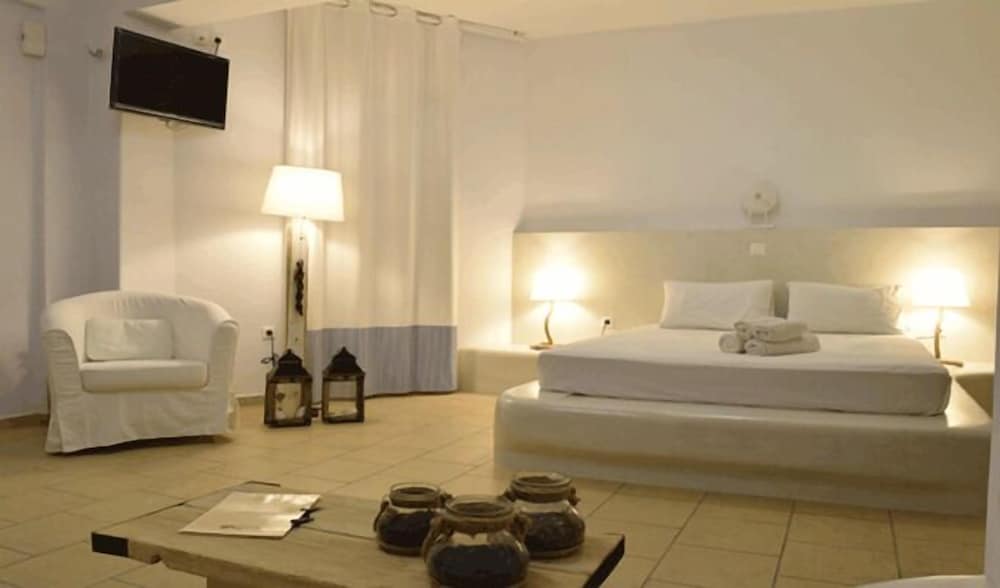 Honeymoon Suite - Photo 2