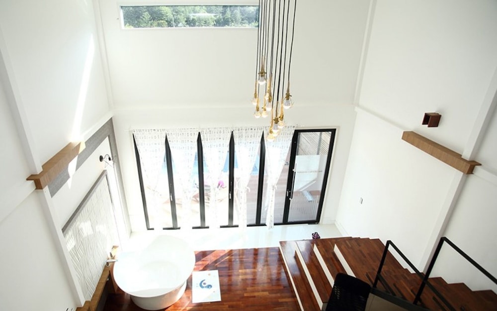 Room (Room 512 (Individual outdoor pool Ind)