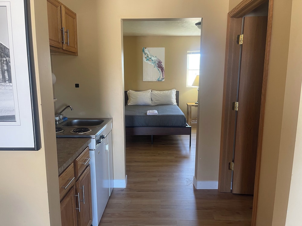 Classic Suite, 2 Double Beds, Kitchenette photo 3