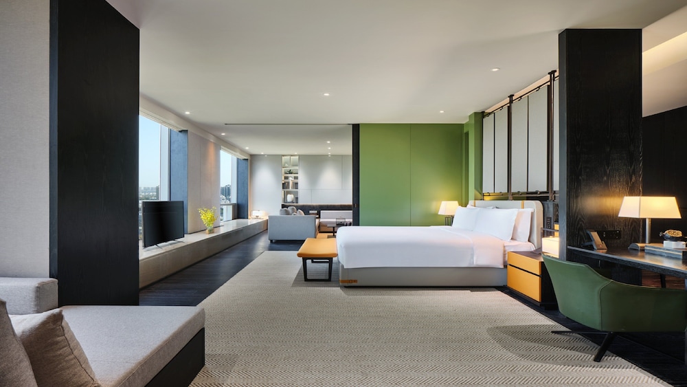 Suite, 1 Bedroom, Club Lounge Access (Dining Area)