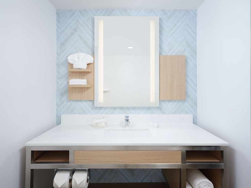 Standard Room, 2 Queen Beds, Accessible - Photo 6