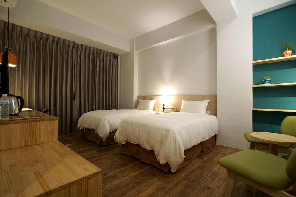 Business Twin Room, Multiple Beds, Non Smoking photo 2