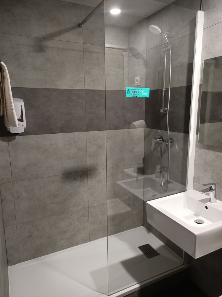 Double Room - Photo 9