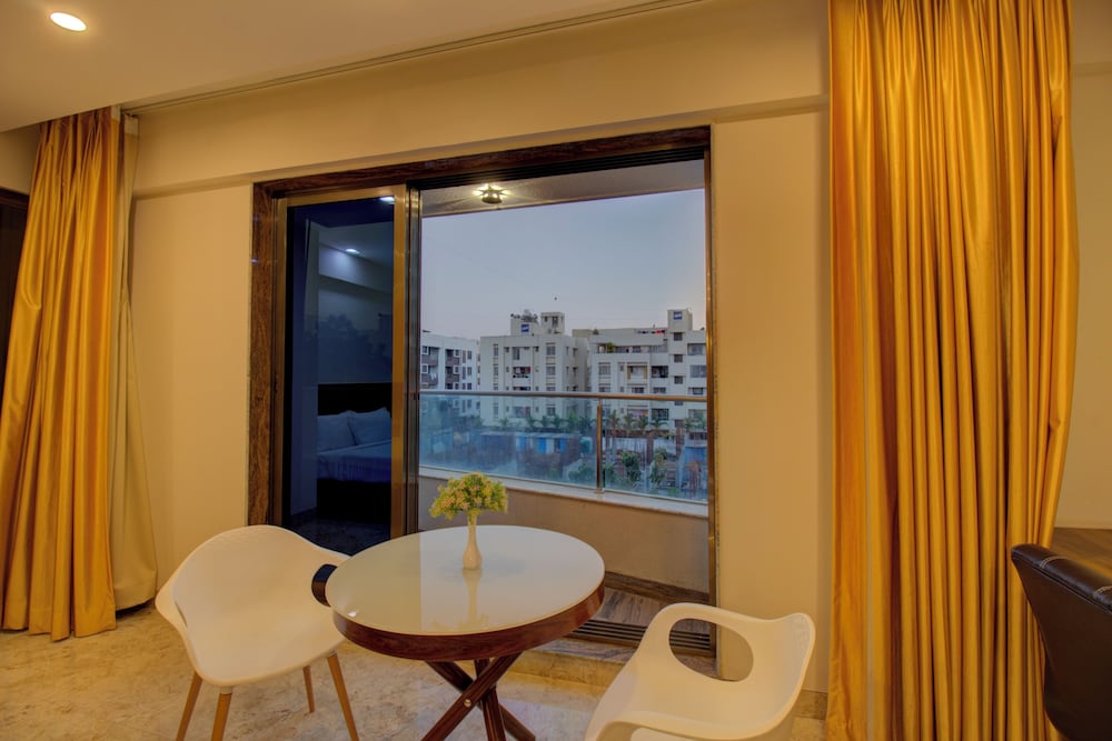 Family Double Room, 2 Queen Beds, City View - Photo 3