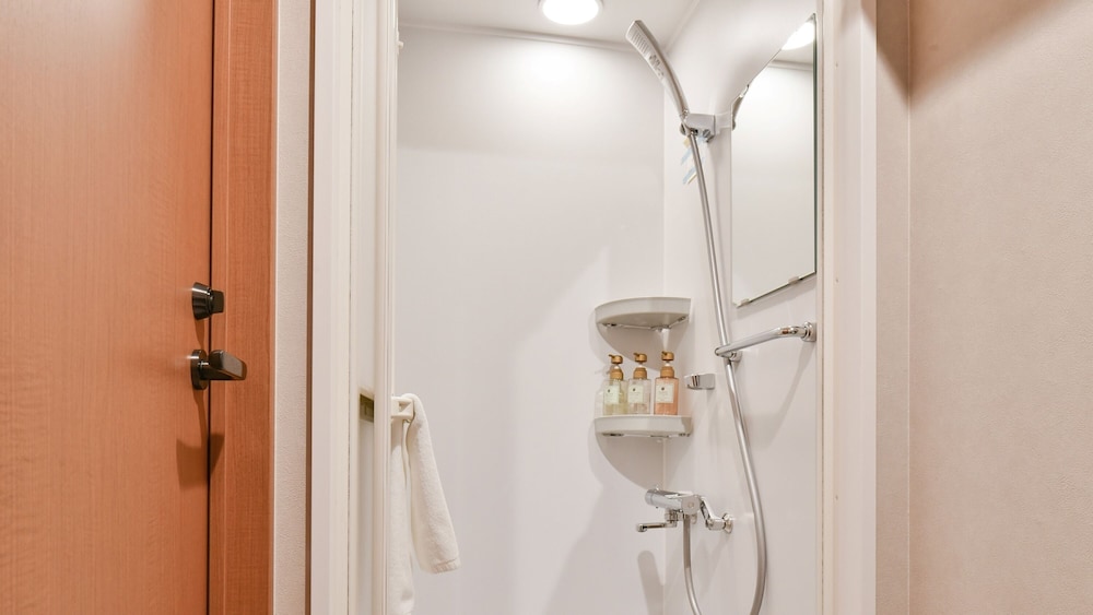 Double Room, Non Smoking (with shower booth) - Photo 2