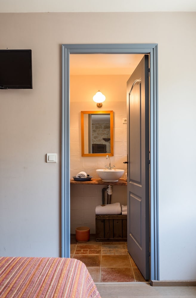 Double Room, 1 Queen Bed photo 1