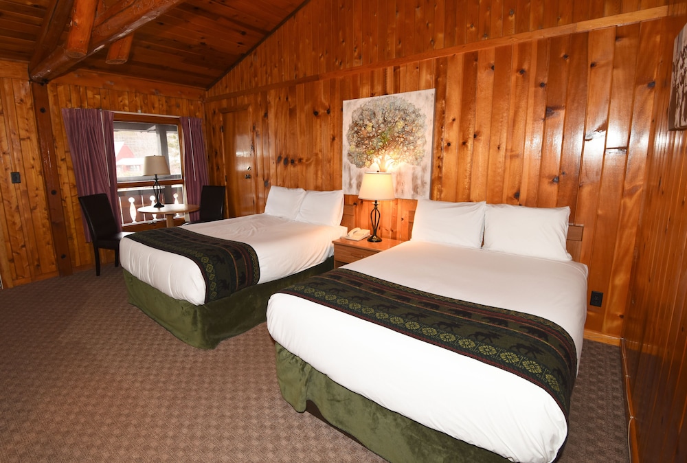 Classic Room, 2 Double Beds, Mountain View (Pet Friendly) photo 2