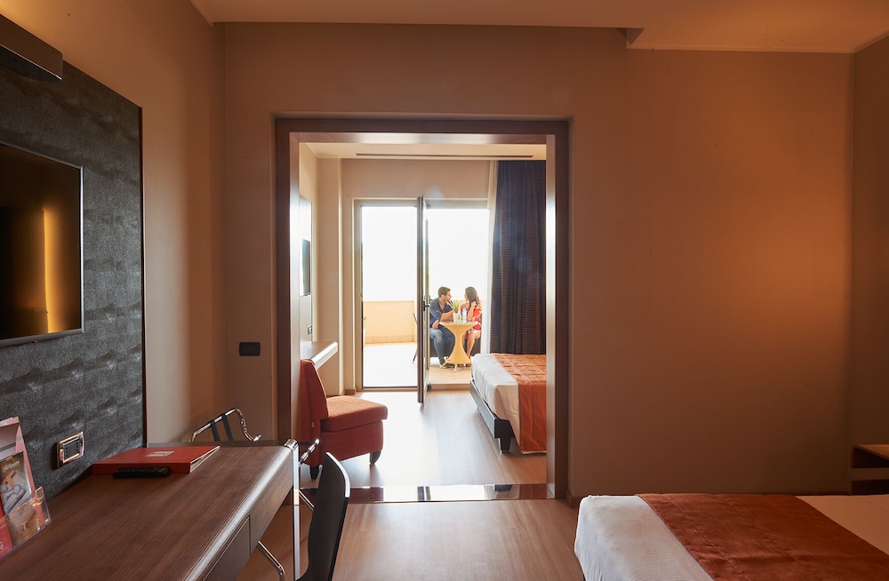 Deluxe Room - Photo 5