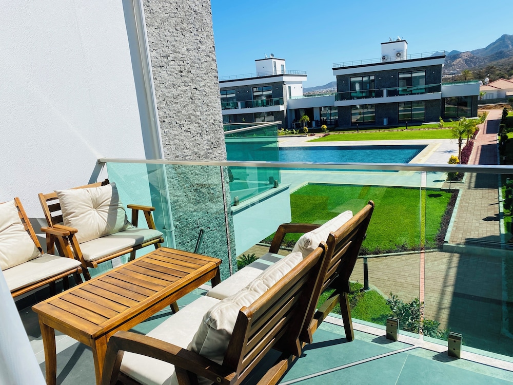 Classic Apartment, Sea View