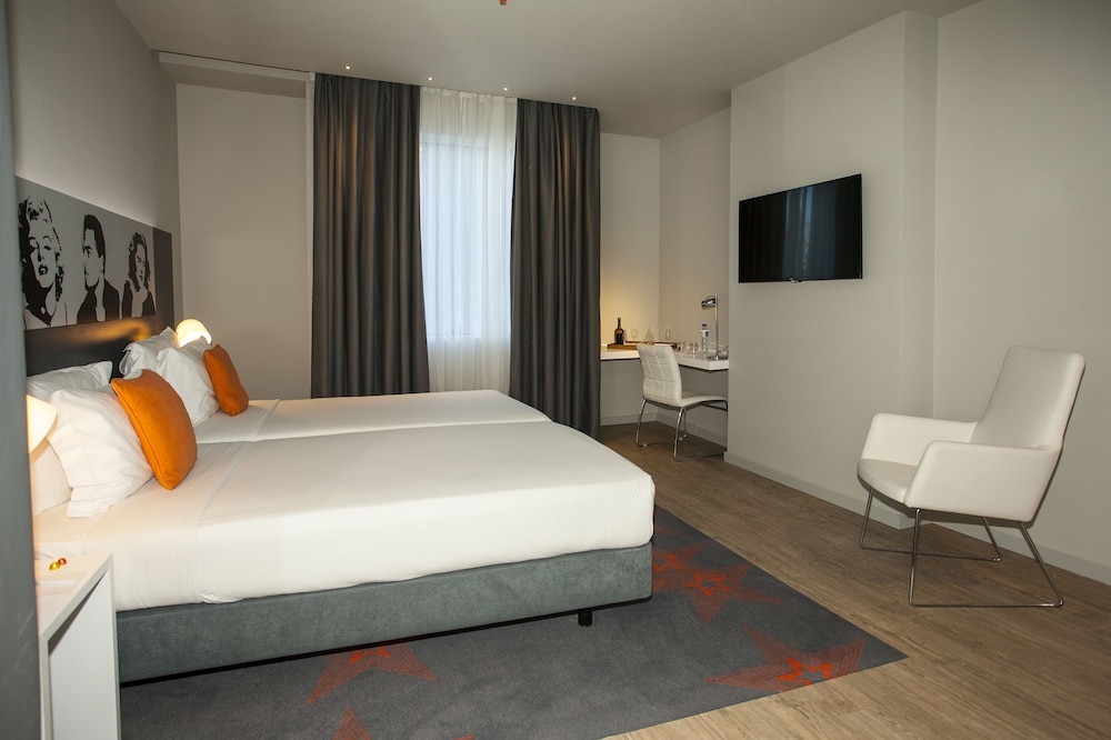 Superior Twin Room, City View