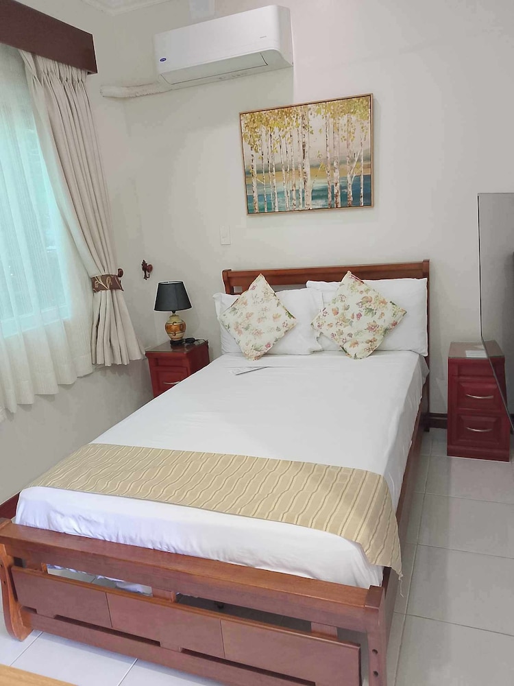 Economy Double Room, 1 Queen Bed