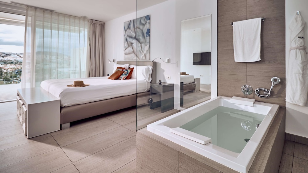 Grand Suite, 2 Bedrooms, Sea View (Serenity Essence Luxe)