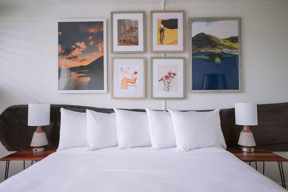 Room, 1 King Bed, Balcony, Bay View - Photo 3