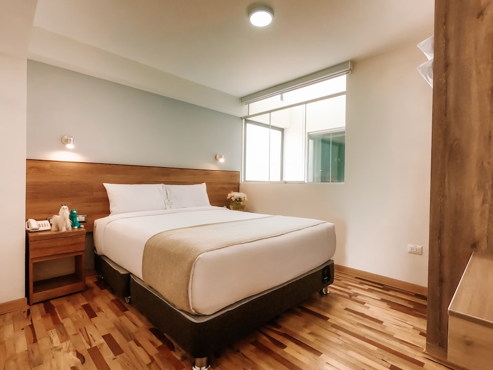 Exclusive Family Suite - 1 King bed + 1 Queen bed photo 2