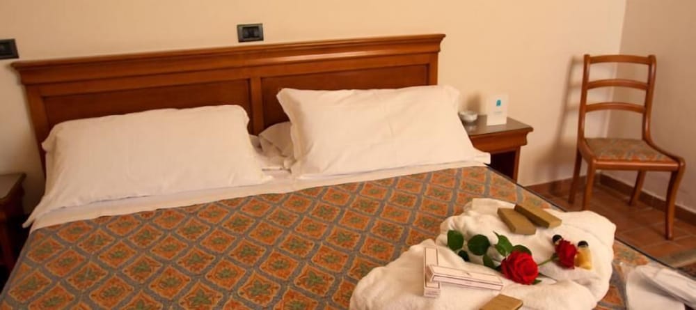 Classic Double Room, Accessible, Park View photo 3