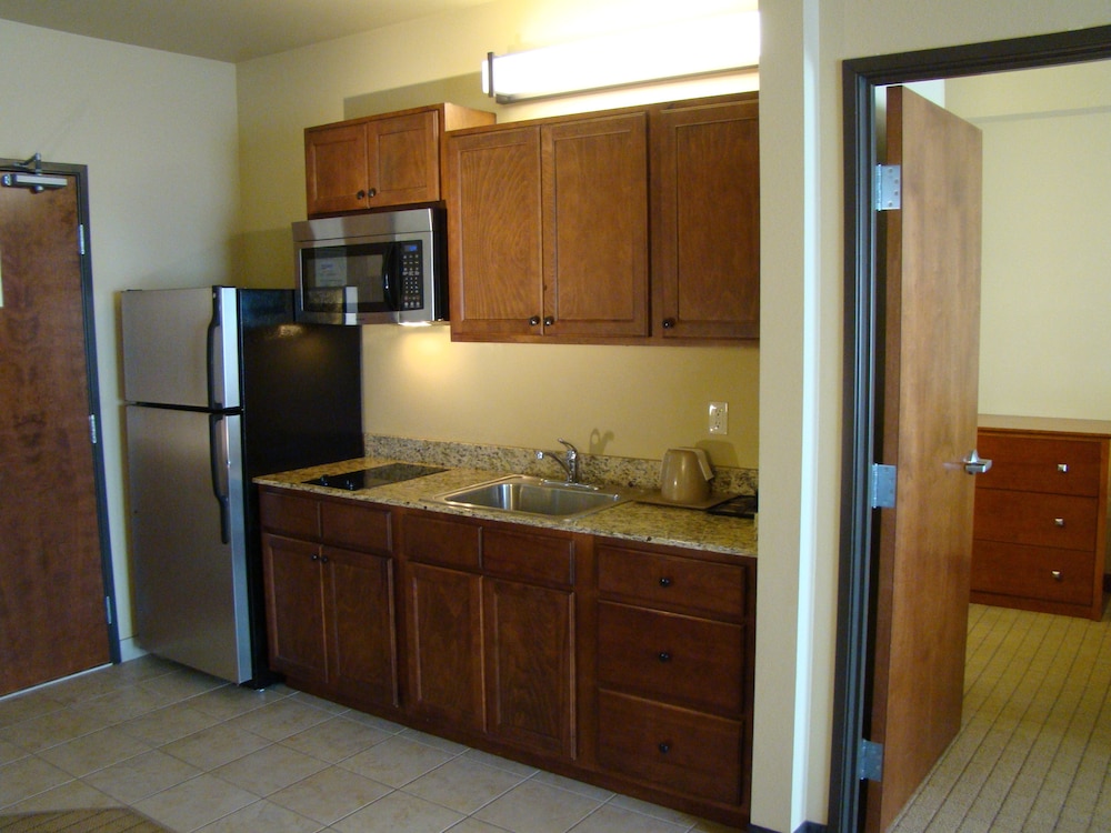 Deluxe Room, Multiple Beds, Kitchen (2 Queen Beds 1 Bedroom Full Kitchen) photo 3