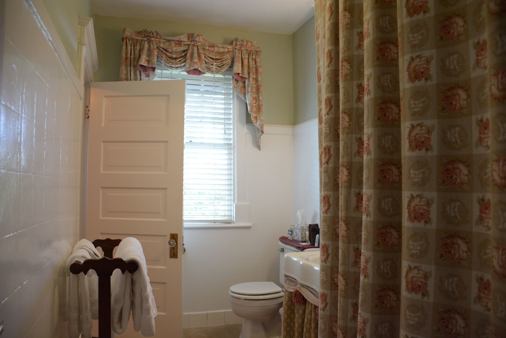 Double Room, 1 Queen Bed - Frierson - 2nd Floor No Elevator, photo 6