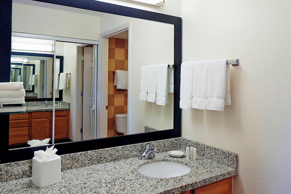 Suite, 1 Bedroom (Mobility Accessible, Roll-In Shower) photo 3